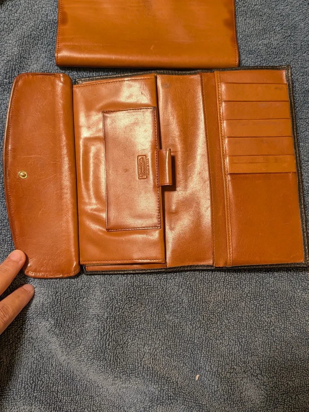 Dooney & Bourke Black Leather Women's Kiss-Lock Wallet